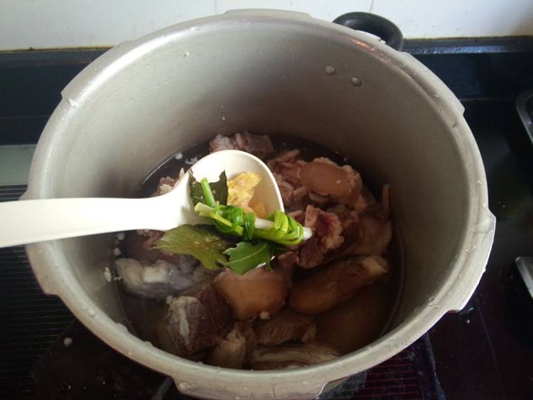 咖喱羊肉煲步骤4