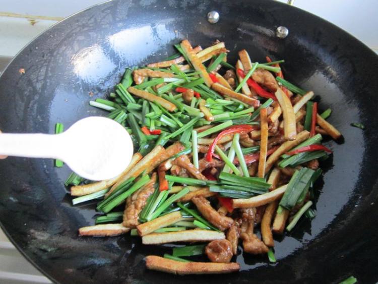 韭菜香干炒羊肉步骤10