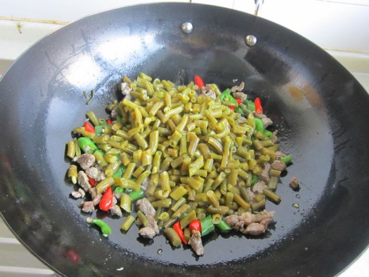 酸豇豆炒羊肉步骤9