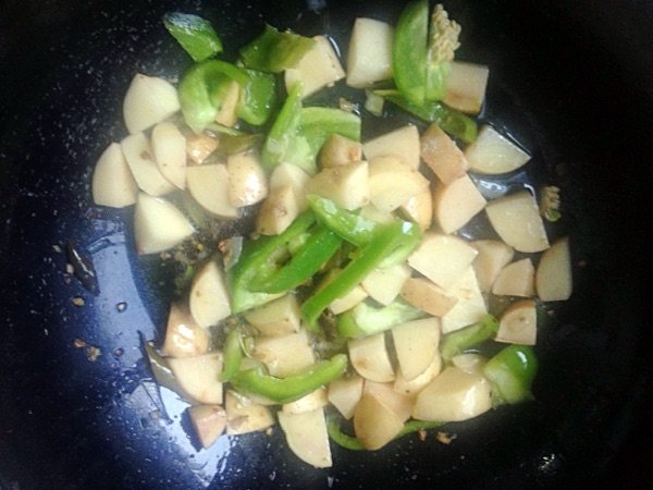 土豆焖羊肉步骤4