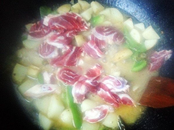 土豆焖羊肉步骤6