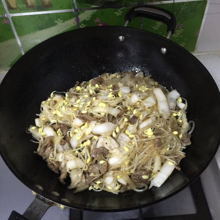 酸菜豆芽粉条肉步骤12