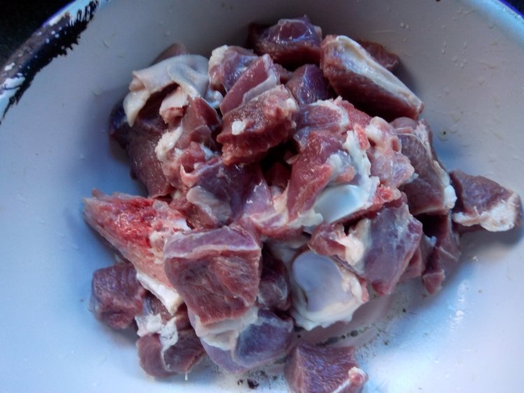 白萝卜羊肉汤步骤1