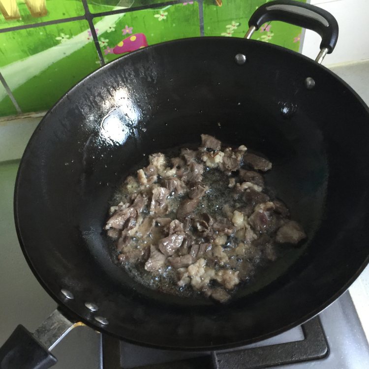 阿魏菇炒羊肉步骤7