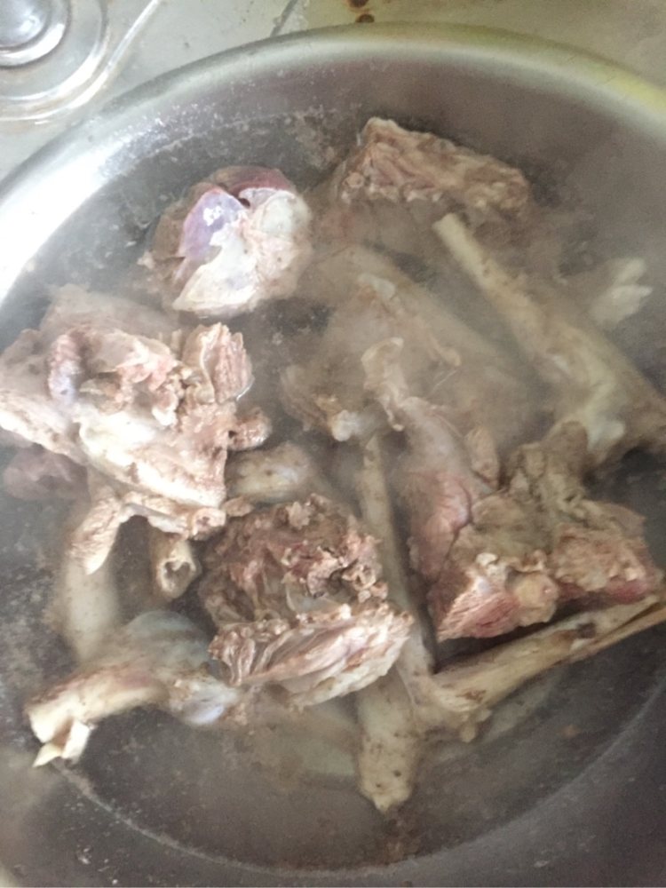 白菜羊肉粉丝汤步骤2