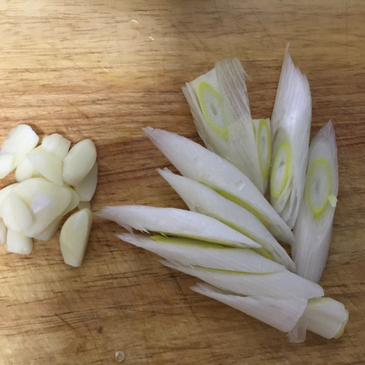 土豆粉炒白菜步骤5