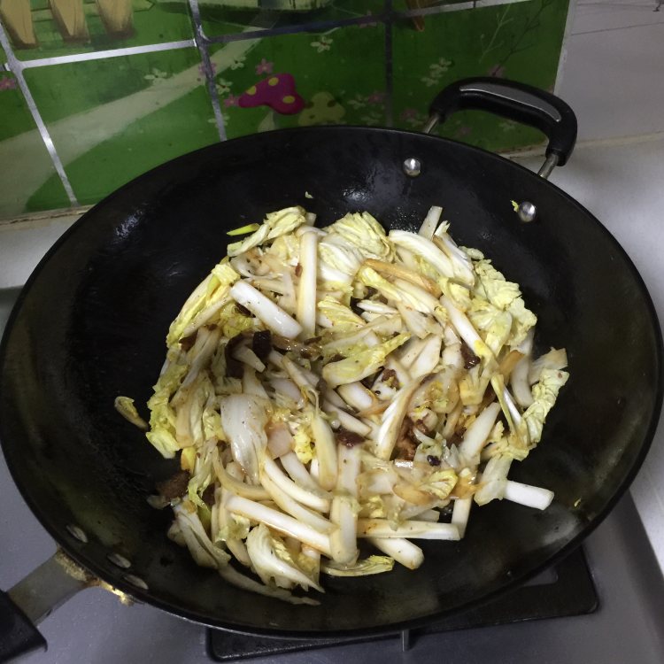 土豆粉炒白菜步骤8