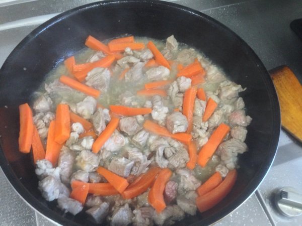 羊肉抓饭步骤2