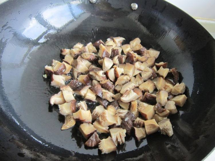 香菇羊肉丁步骤7