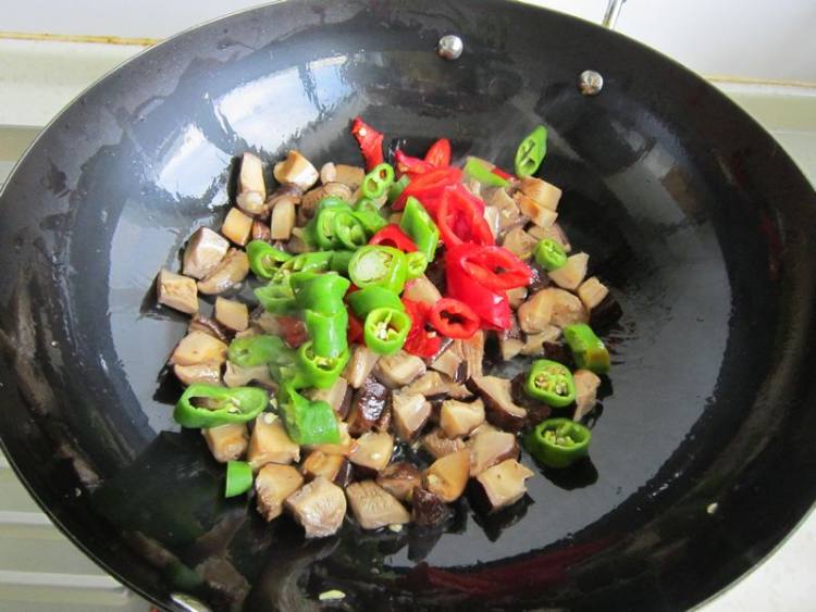 香菇羊肉丁步骤8