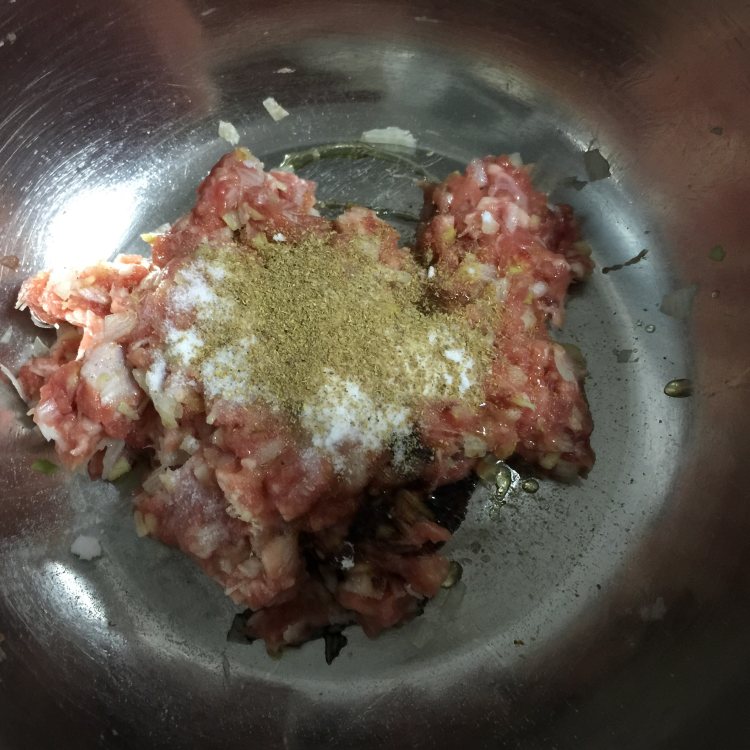 羊肉毛芹锅贴步骤5