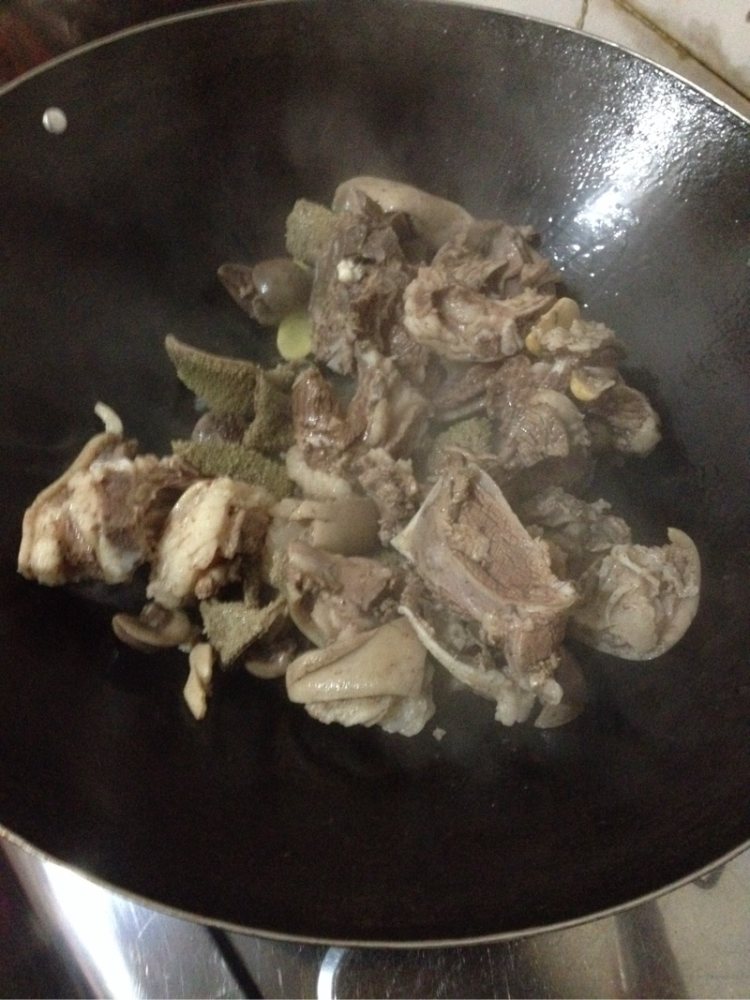 莲藕焖羊肉步骤7