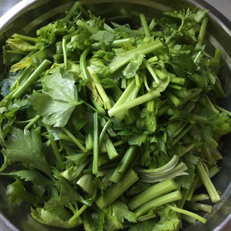 剁椒羊肉炒芹菜步骤3