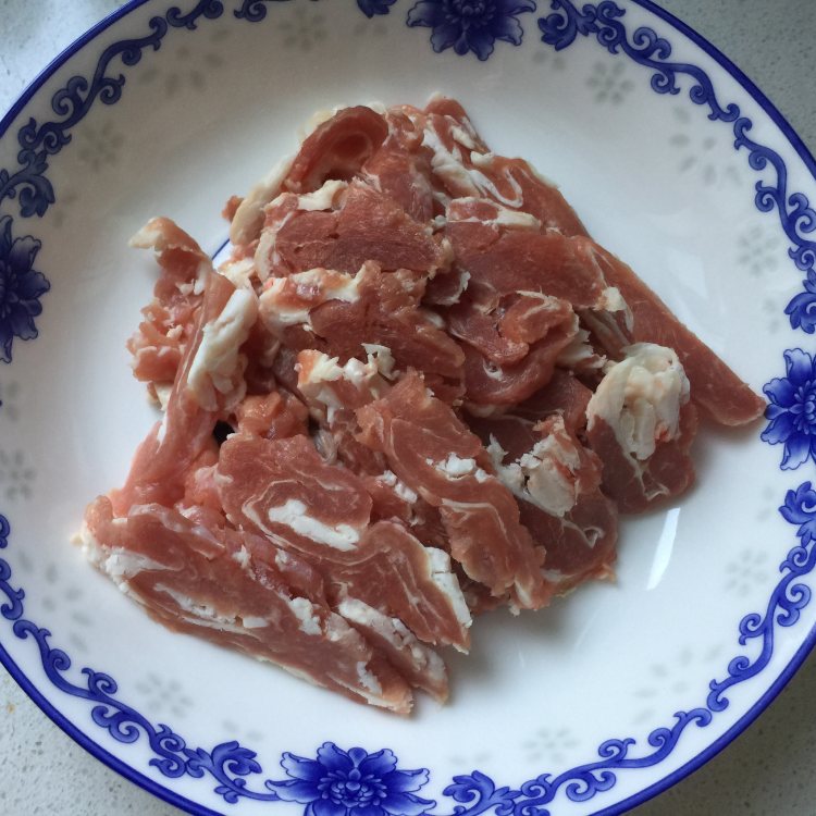 剁椒羊肉炒芹菜步骤2