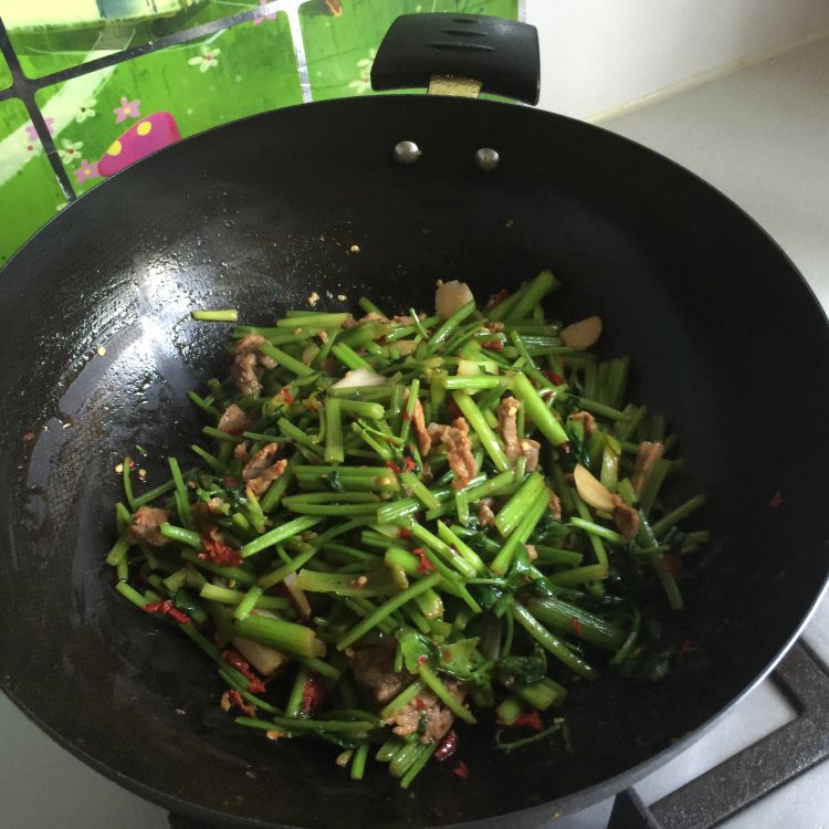 剁椒羊肉炒芹菜步骤9