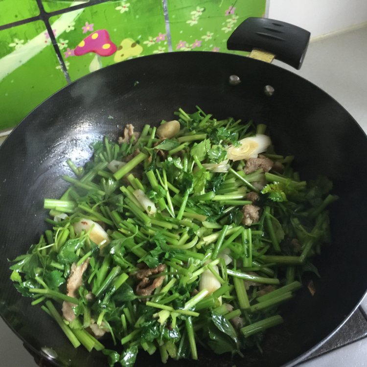 剁椒羊肉炒芹菜步骤6