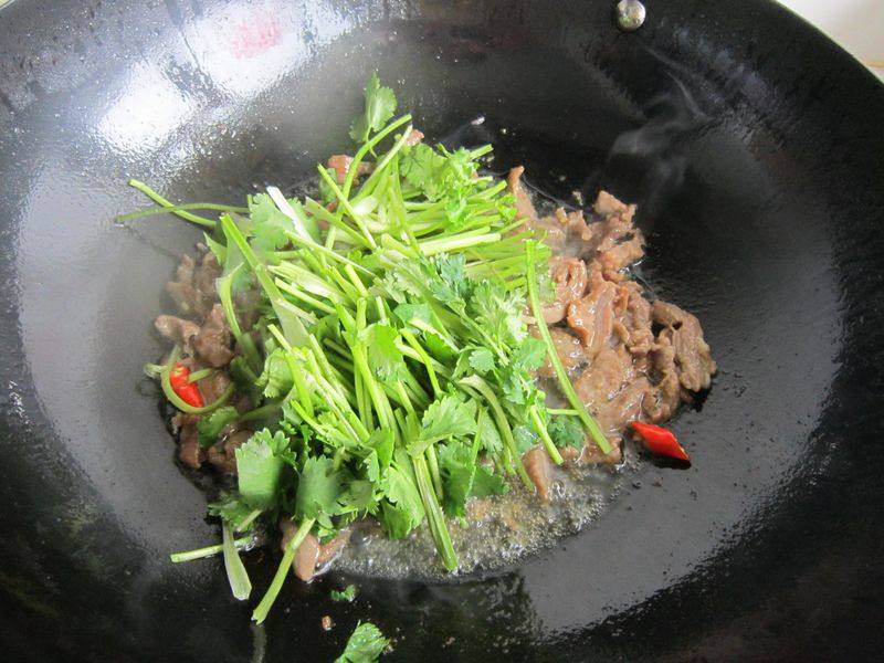 香菜炒羊肉步骤8