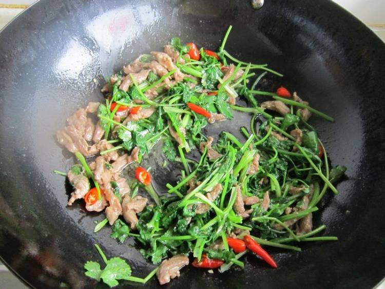 香菜炒羊肉步骤9