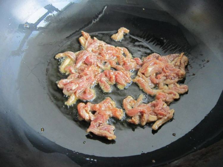 胡萝卜黄豆芽炒肉步骤5