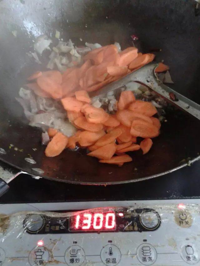 胡萝卜孜然羊肉步骤8