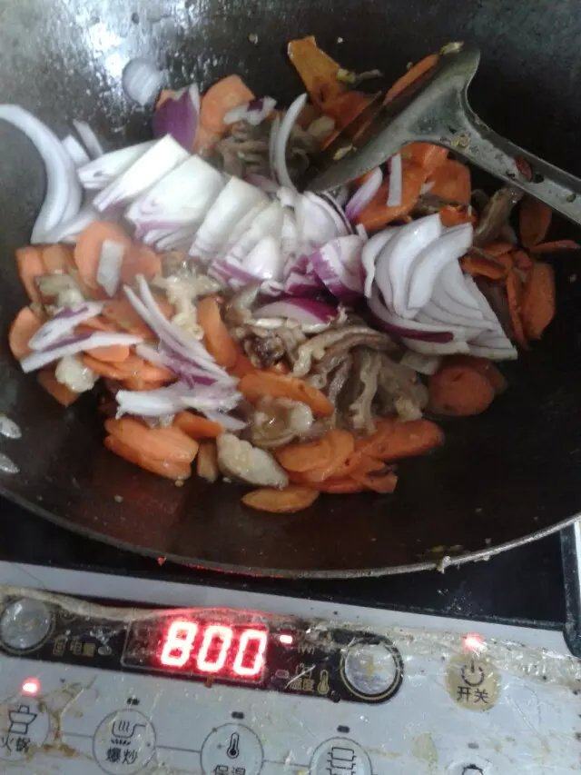 胡萝卜孜然羊肉步骤9