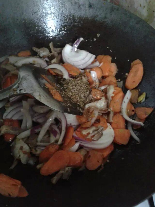 胡萝卜孜然羊肉步骤10