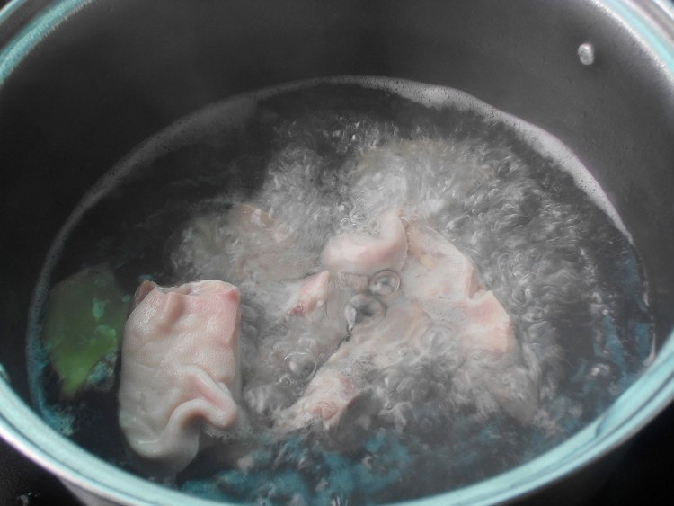 洋葱番茄羊肉汤步骤2