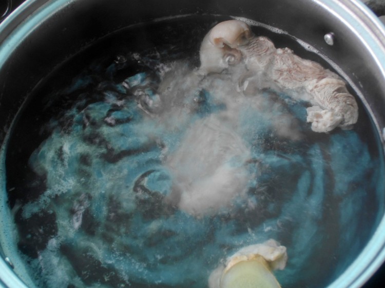 洋葱番茄羊肉汤步骤3