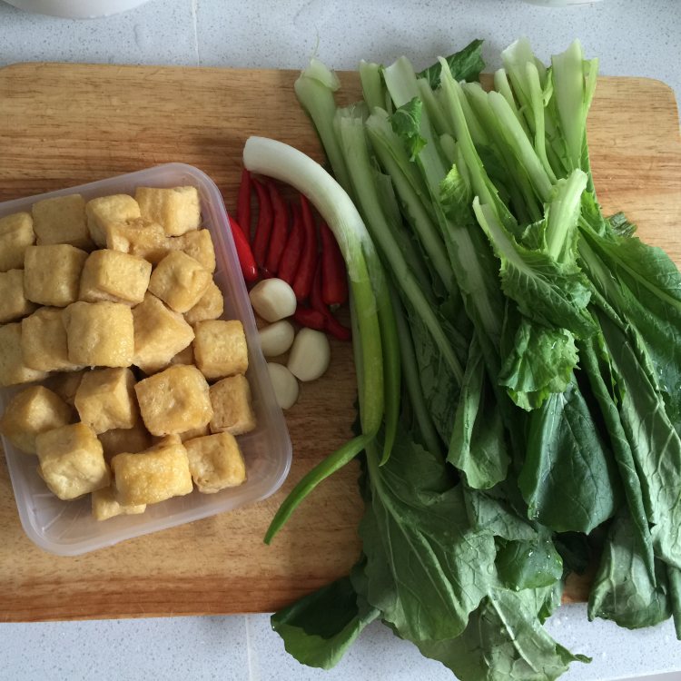 毛白菜炒油豆腐步骤1