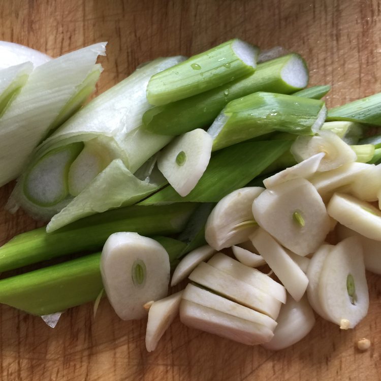 毛白菜炒油豆腐步骤3