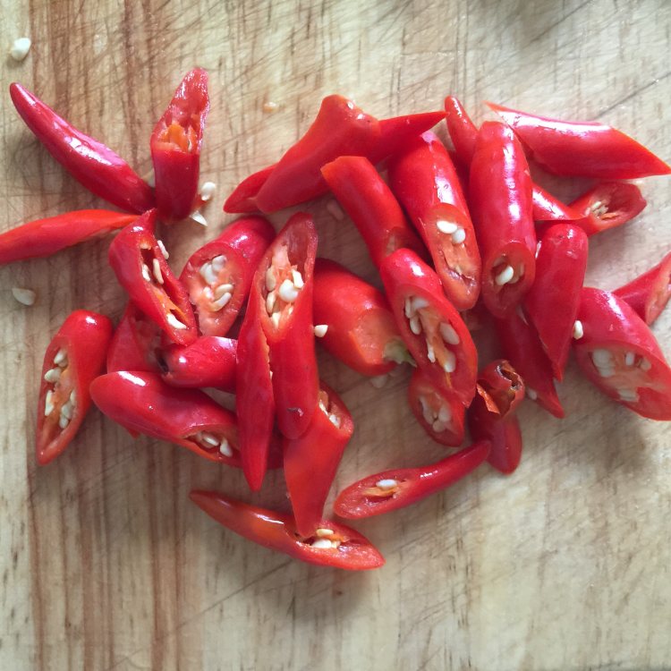 毛白菜炒油豆腐步骤4