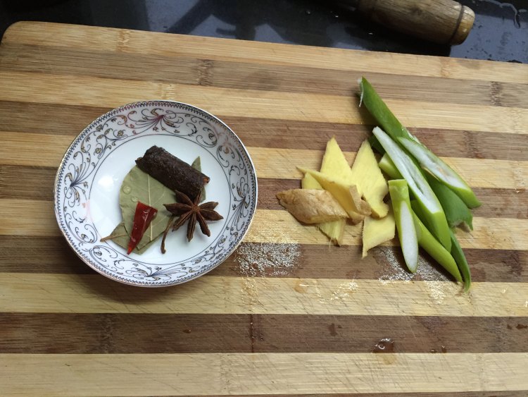 羊肉炖白菜步骤2