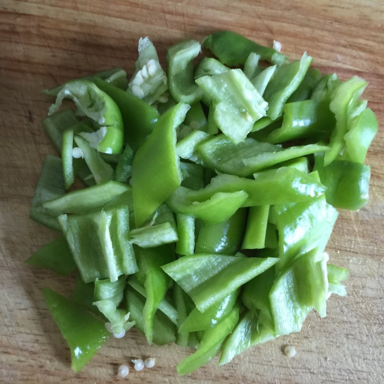 圆菇炒肉步骤3