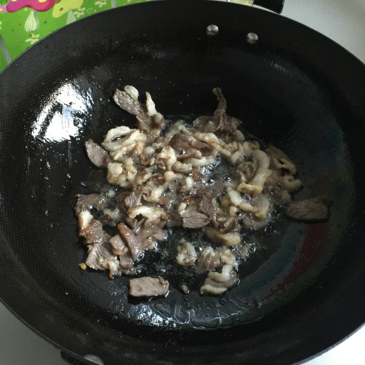 圆菇炒肉步骤6