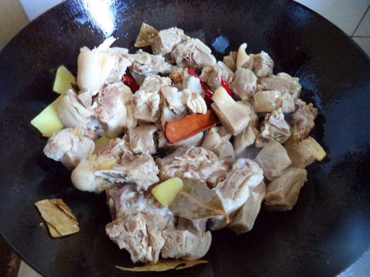 羊肉焖栗子步骤4