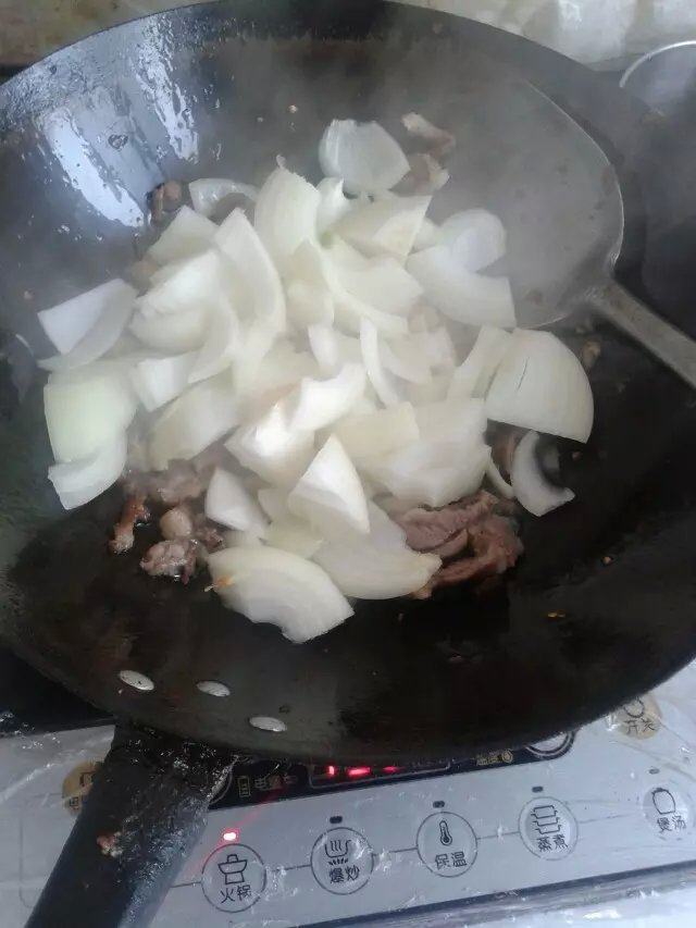 孜然洋葱羊肉步骤5