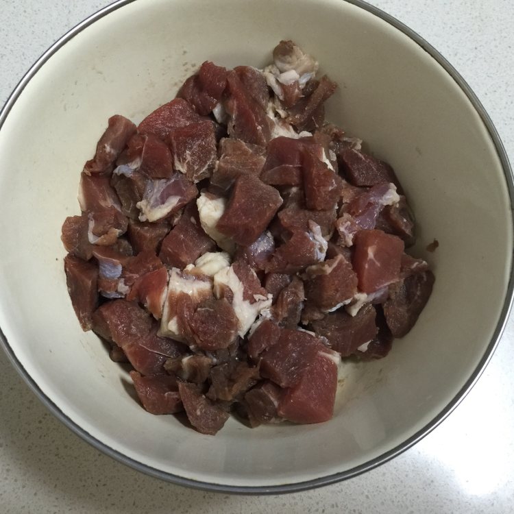 胡萝卜木耳炒肉步骤3