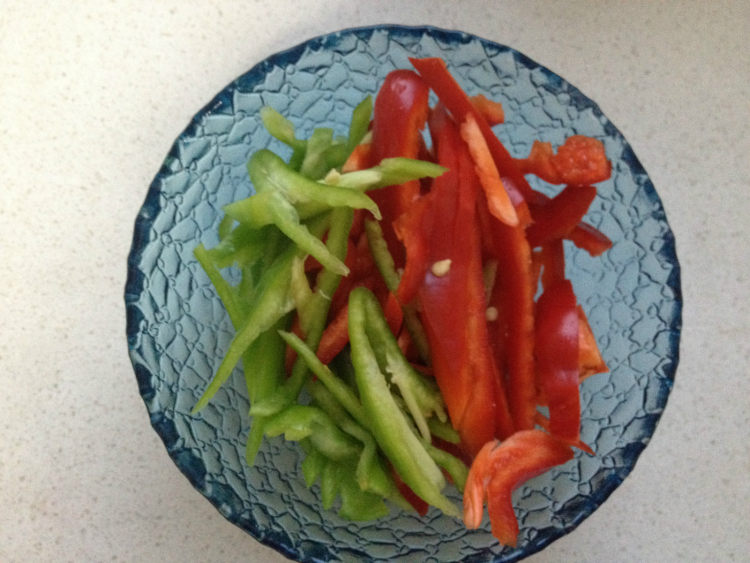 韭菜豆芽炒肉丝步骤6