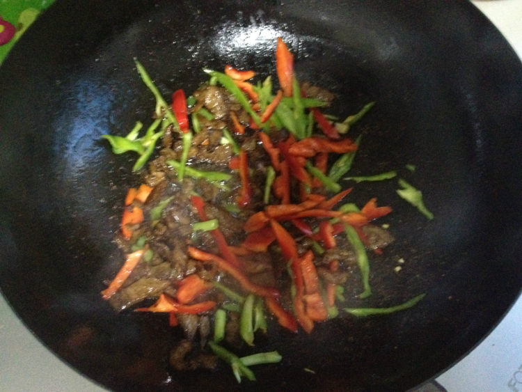 韭菜豆芽炒肉丝步骤8