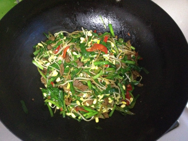 韭菜豆芽炒肉丝步骤10
