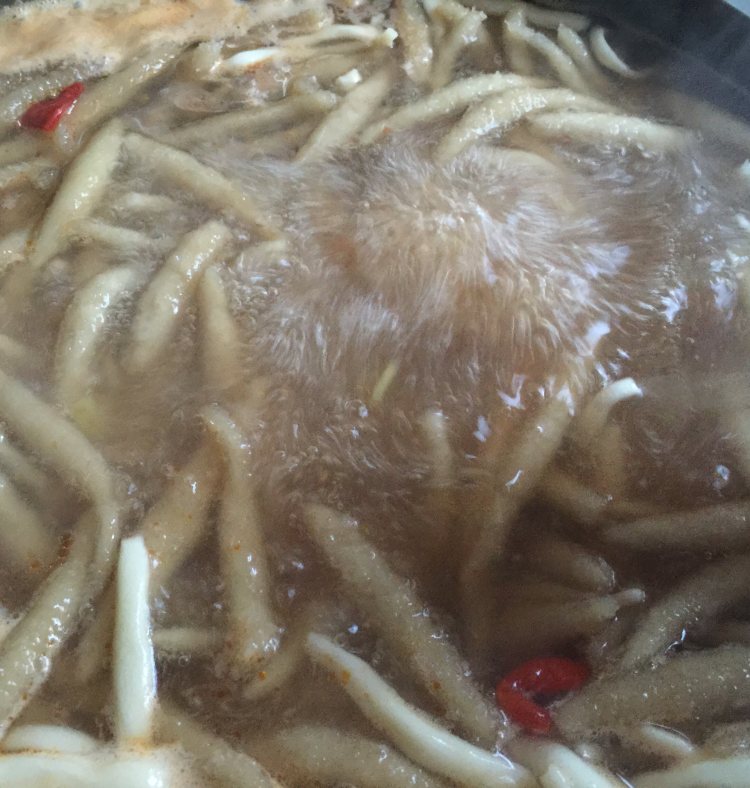 洋芋鱼鱼汤面步骤7