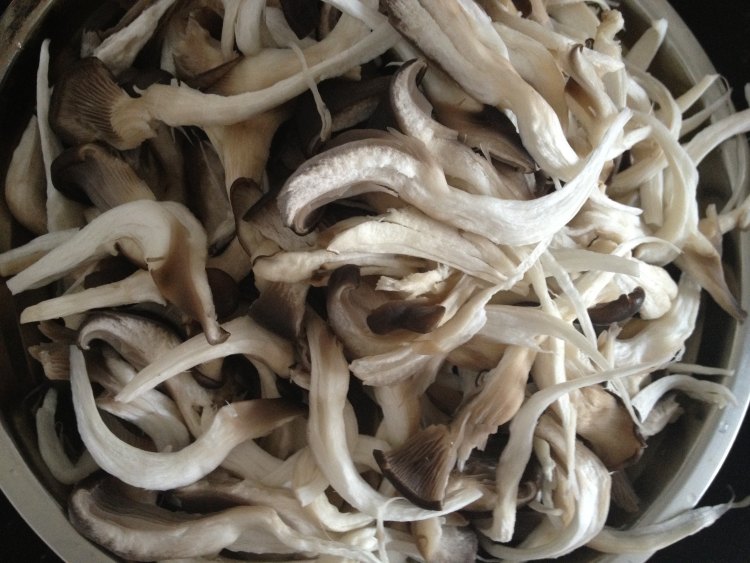 羊肉炒蘑菇步骤2