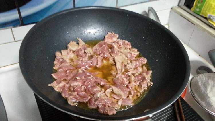 铁板孜然炒羊肉步骤3