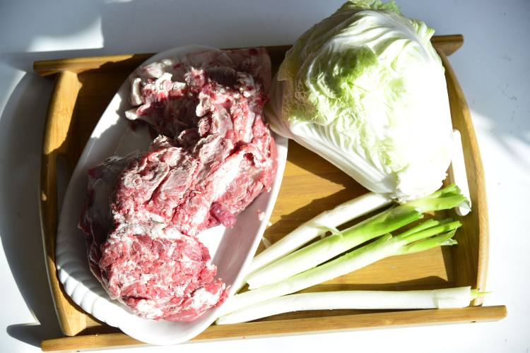 羊肉白菜饺子步骤1