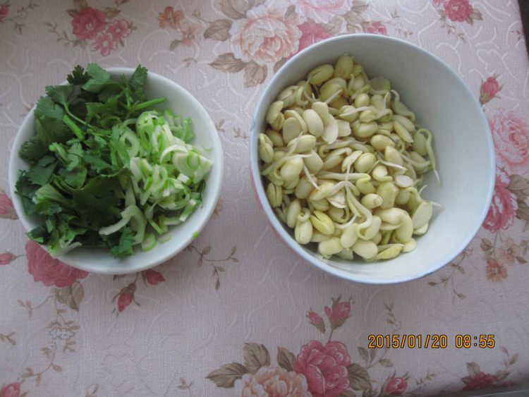 羊肉菠菜银耳砂锅步骤2