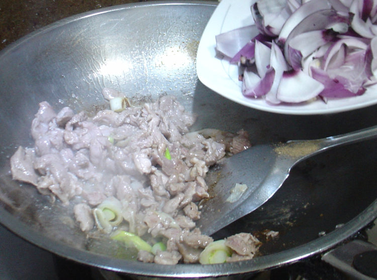 圆葱炒羊肉步骤9