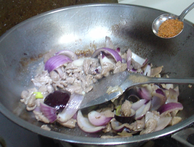圆葱炒羊肉步骤12
