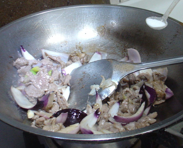 圆葱炒羊肉步骤11