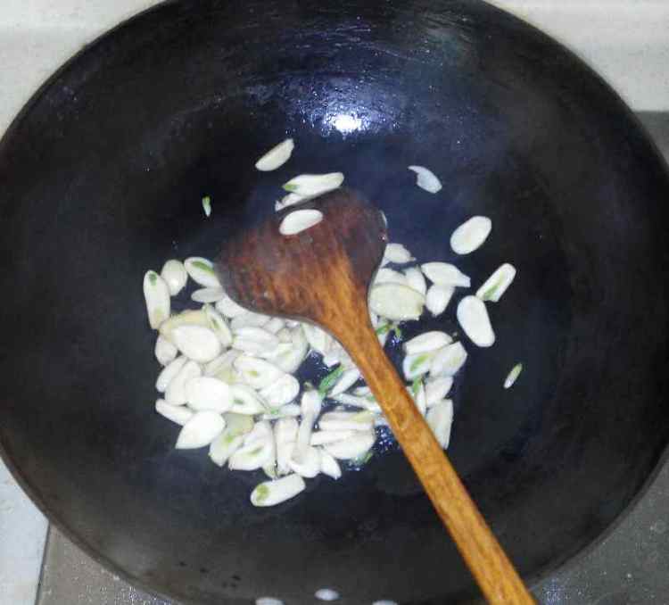 蒜爆羊肉步骤4
