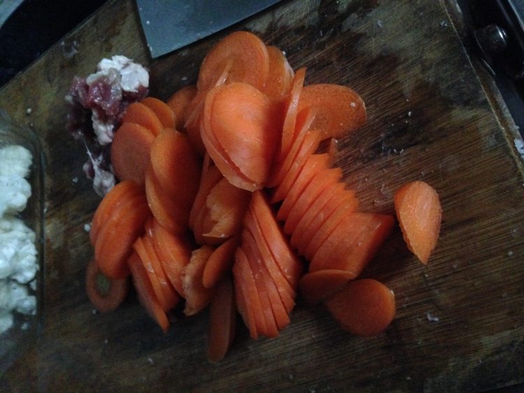 羊肉花菜胡萝卜步骤2